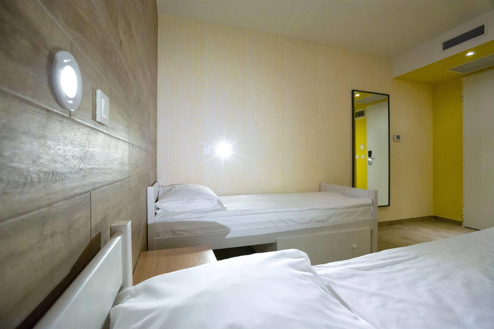 Hostel Link Lovran Eksteriør bilde